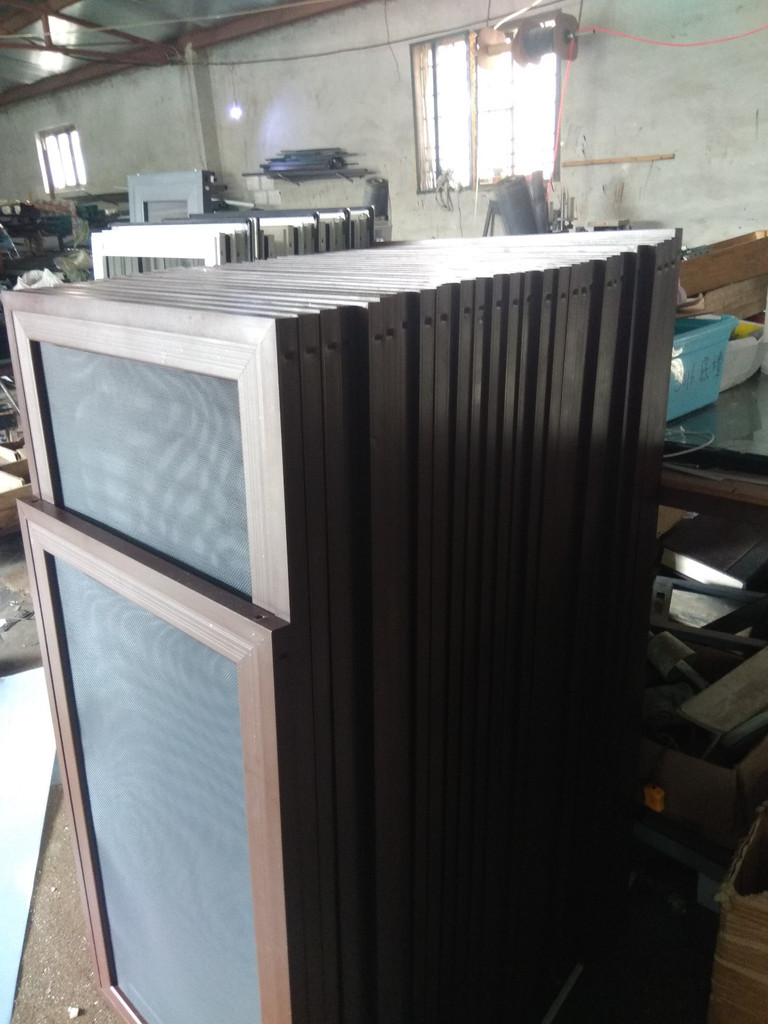 青岛鸿达精诚门窗纱窗加工厂 专业门窗加工的卓越之选